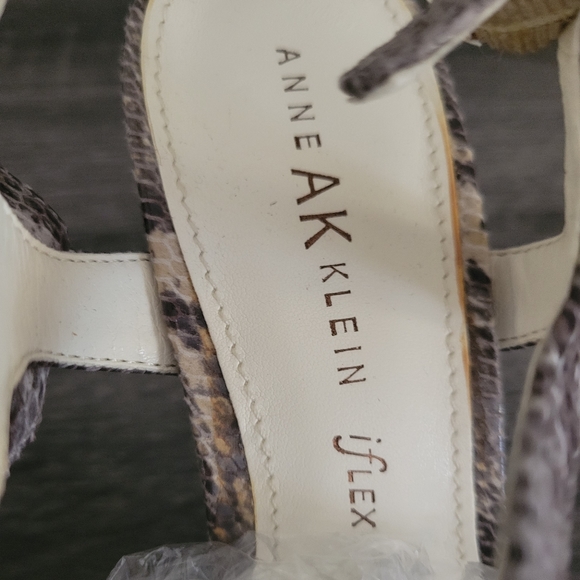 Anne Klein iFlex Heels - Picture 2 of 6